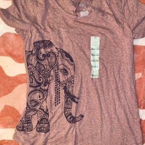 Elephant maroon tshirt size M NWT